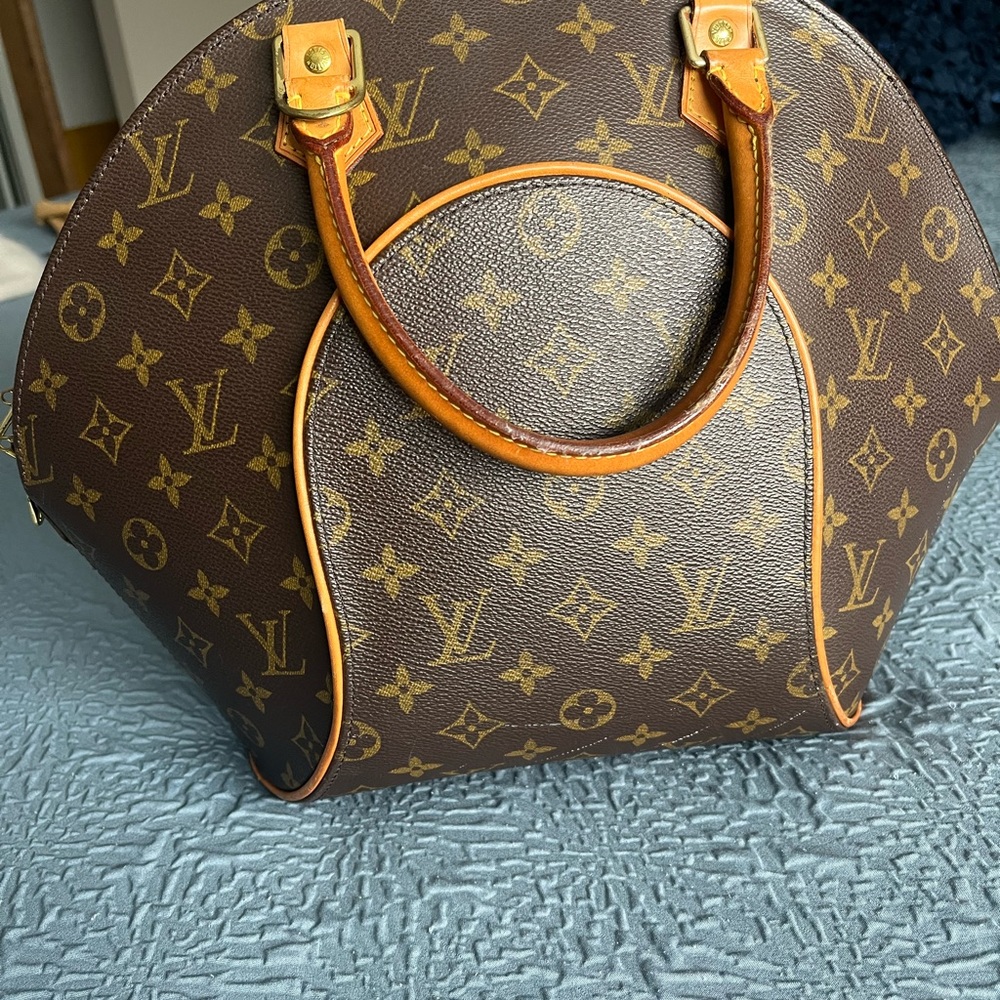Authentic LV bag - Picture 8 of 10